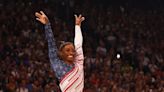 Una triunfante Biles lleva el oro olímpico para Estados Unidos en gimnasia por equipos
