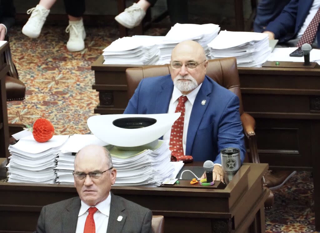 Oklahoma lawmakers end “successful” session a day before deadline
