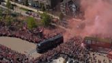 Les images impressionnantes des fans dans les rues de Liverpool pour la dernière de Klopp