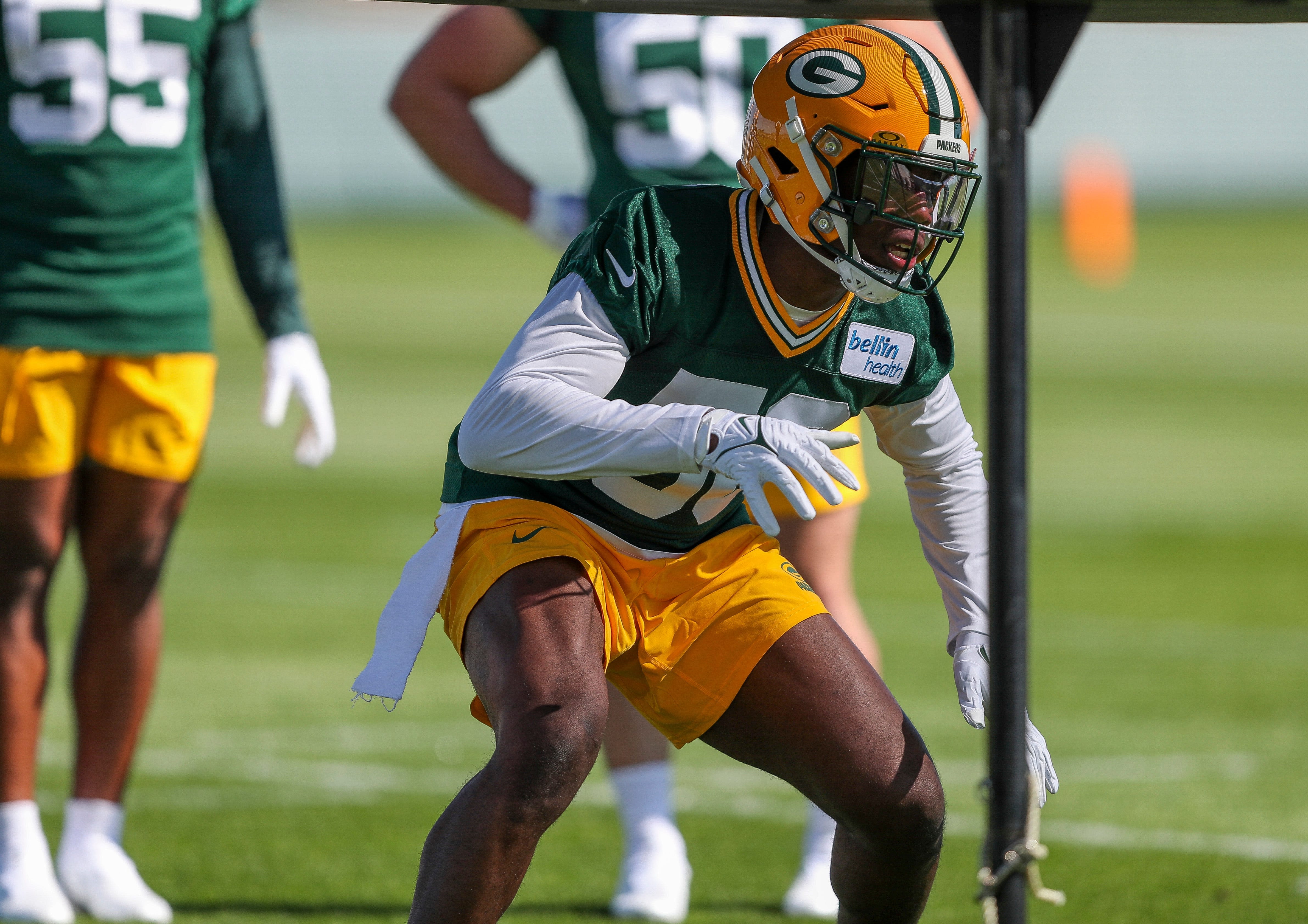 Former Texas A&M LB Edgerrin Cooper signs his rookie contract with the Packers