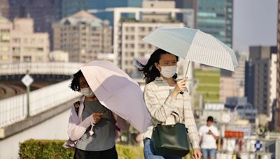 高雄屏東高溫飆36℃ 鋒面通過北台灣防局部短暫雷陣雨