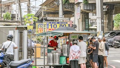 隱身桃鶯陸橋下的排隊豆花攤！40元樸實古早味給料完全不手軟