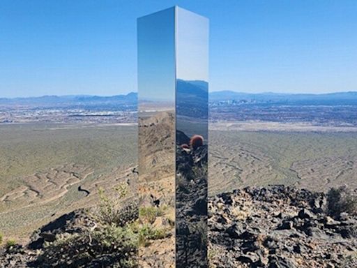 'Mysterious' Las Vegas monolith appears in desert