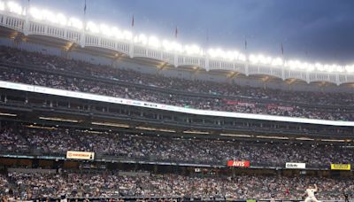 Enormous lines form for Yankee Stadium's George Costanza bobblehead