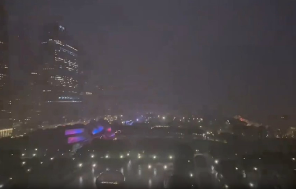 Eerie tornado sirens ring through downtown Chicago as storms rip through Midwest