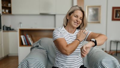 These 5 Stretches for Shoulder Pain Loosen Stiff Joints and Restore Your Range of Motion