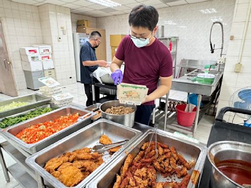 高雄市議會員工餐廳重新開張 議長康裕成帶隊捧場 | 蕃新聞