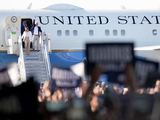 Trump Rolls Out Bonkers Harris Plane Conspiracy—but Photographer Disproves It