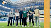 Gerard Piqué visita el Gigante de Acero, la casa de Rayados