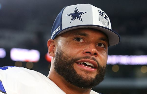 Dak Prescott's reaction after Ezekiel Elliott signed with Dallas Cowboys