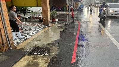 台南雷雨部分道路積水 市府：雨趨緩後20分鐘退水