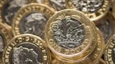 Falling pound helps FTSE avoid global sell-off