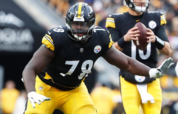 Steelers Not Negotiating With OL James Daniels