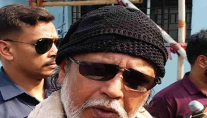 Mithun Chakraborty faces protests by TMC cadres for taking selfies with voters after casting vote - OrissaPOST