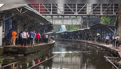 Flight delays to traffic snarls, how heavy rains brought Mumbai to a standstill - CNBC TV18