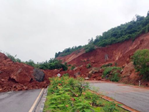 Karnataka landslide: No survivor or truck found under accumulated mud, search operations continues