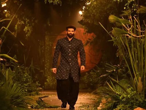 India Couture Week: Aditya Roy Kapur adds 'chaar chand' to Kunal Rawal's show, fans hail his look | - Times of India