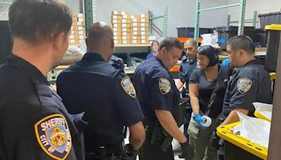 Polícia encontra milhões de dólares em produtos de maconha em armazém