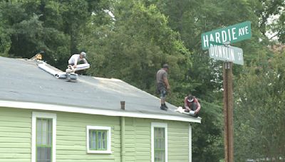 Grant puts new roofs on 40 houses in East Selma community - WAKA 8