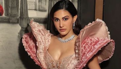 Actress Amyra Dastur Turns Showstopper In Gorgeous Peach Lehenga - News18