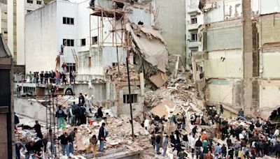 30 años del atentado a la AMIA: 85 víctimas, 2 juicios y un pedido de justicia que sigue vigente