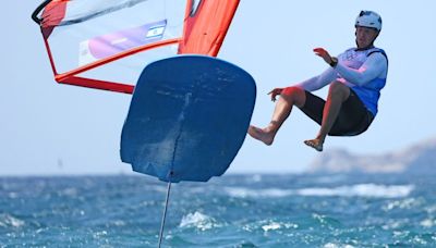 El israelí Tom Reuveny gana el oro olímpico en la final masculina de windsurf