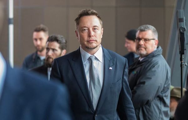 Elon Musk Responds To Vivek Ramaswamy As To Who's Running The Country After Trump-Biden Debate: 'Maybe Nobody'