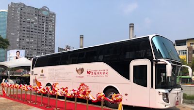 國際獅子會300E5區打造全亞洲第一台VOLVO大型油電捐血車 捐贈高雄捐血中心