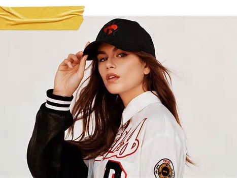 Kaia Gerber protagonista della nuova capsule DKNY per la Primavera 2024