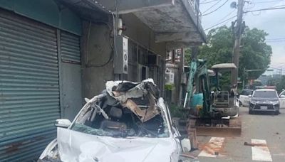 影/怪手砸車畫面曝！桃園醉男跟妻吵架「報廢」自己的車