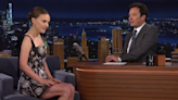 Natalie Portman apprend à Jimmy Fallon la phrase en verlan qu’elle maîtrise parfaitement