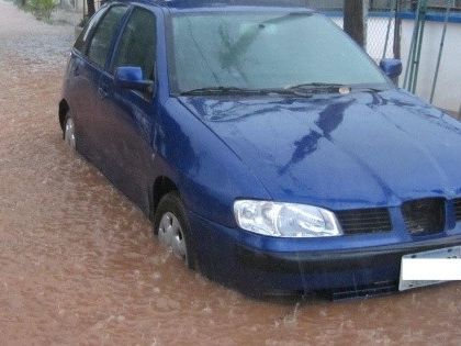 Clima HOY: Así puedes mantenerte seguro cuando manejes bajo una lluvia intensa