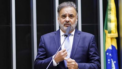 Aécio Neves quer PSDB na disputa em SP, mas aceita apoiar Tabata para fugir do bolsonarismo de Nunes