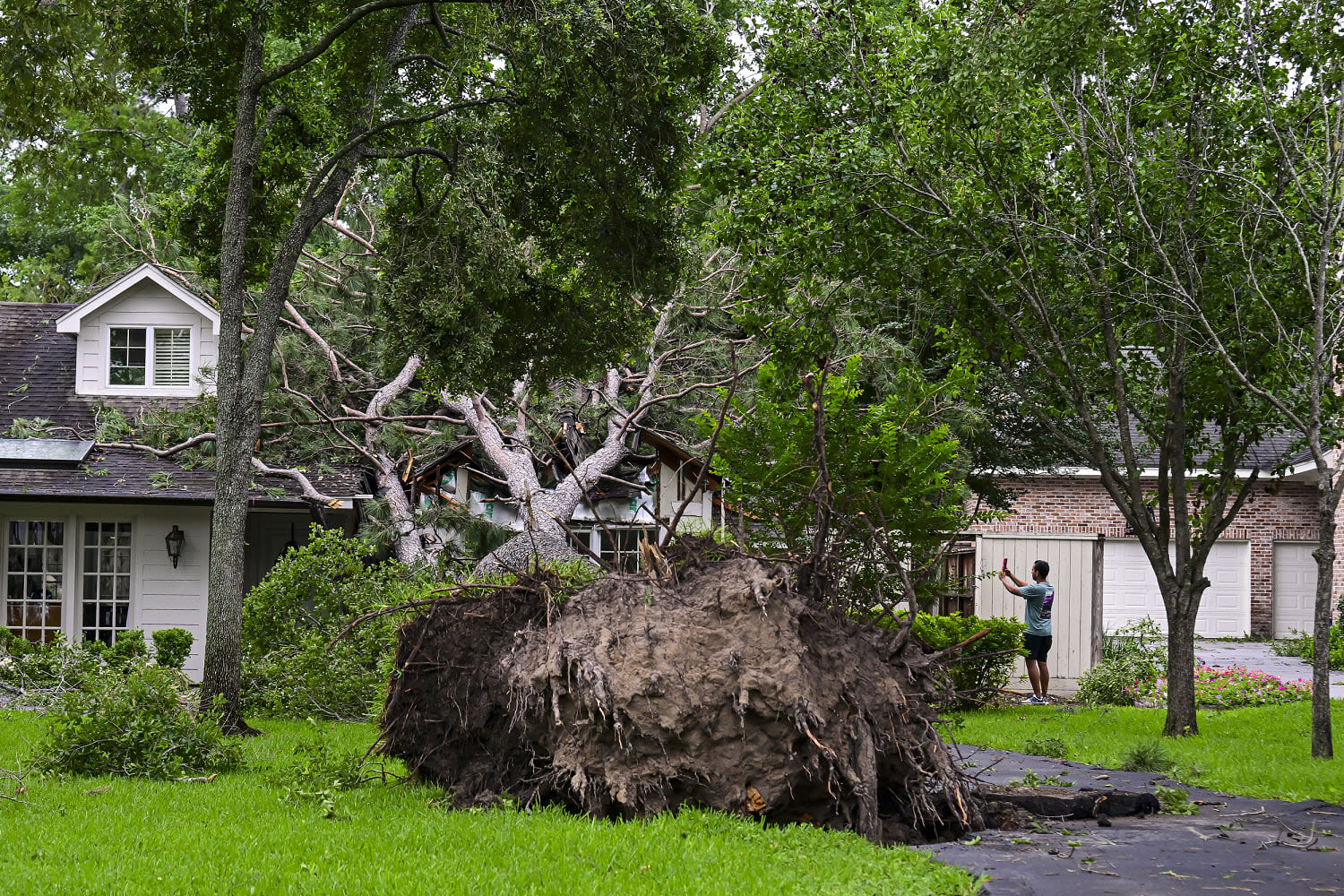 Severe storms to strike eastern half of U.S. this Memorial Day weekend as heat hits the South