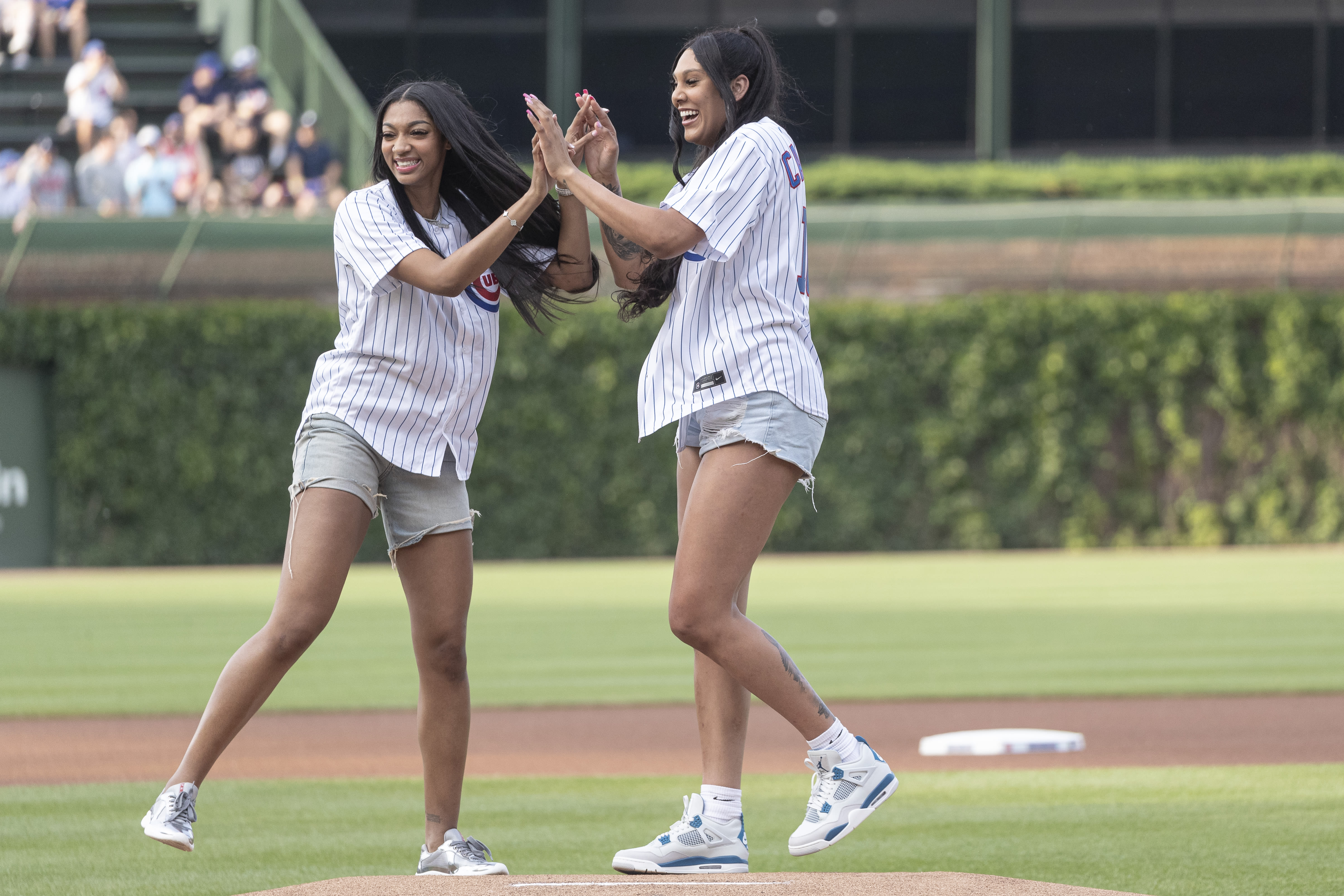 Watch: Angel Reese, Kamilla Cardoso throw out first pitch at Wrigley