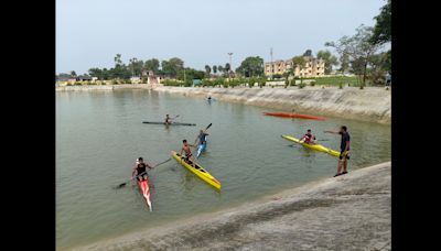 Canoeing makes waves in Bijnor village