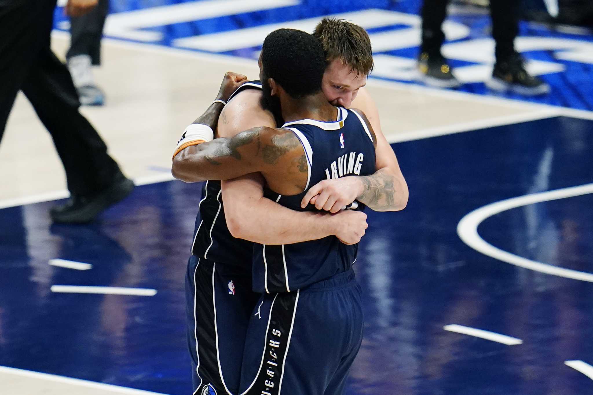 Luka Doncic and Kyrie Irving each score 33 points as Mavs beat Wolves for 3-0 lead in West finals