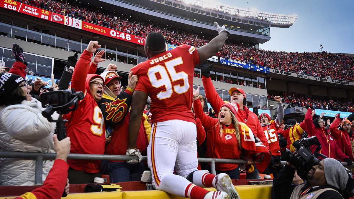 Chiefs defensive tackle Chris Jones tweets message of support for Harrison Butker