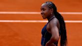 Coco Gauff, abanderada de Estados Unidos junto a LeBron James