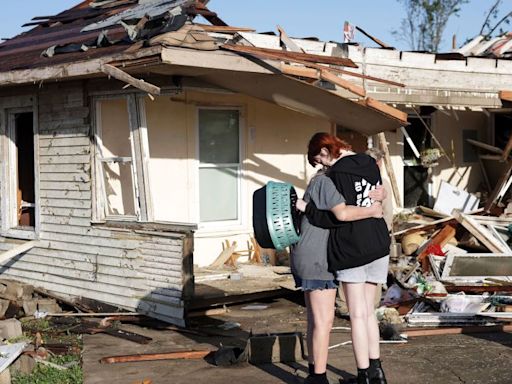 1 dead after Oklahoma tornadoes as millions in the Midwest face a strong tornado threat