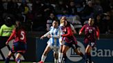 Selección Femenina pasó de verse muy bien al sinsabor de otra derrota contra Argentina