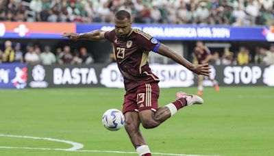 Rondón agranda su leyenda con el gol que clasifica a Venezuela y deja al Tri en llamas