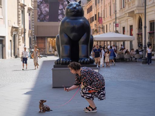 Roma recuerda a Botero con exposición de esculturas al aire libre