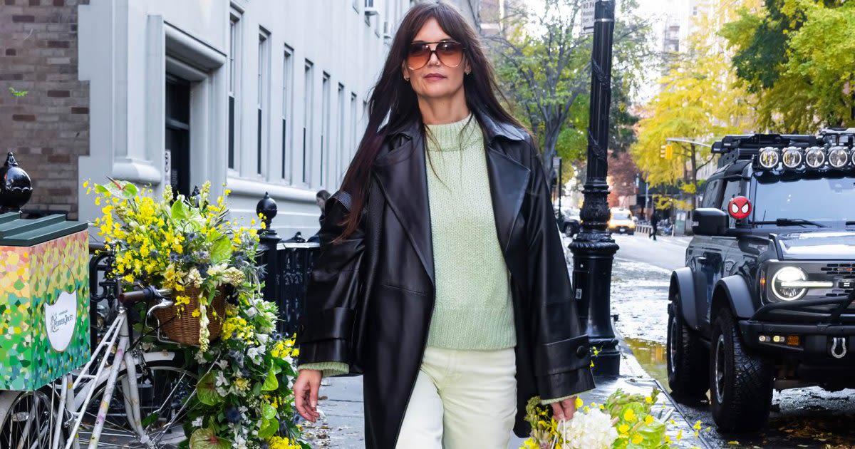 Katie Holmes Served Rich Mom Vibes in These Trendy Banana Republic Trousers