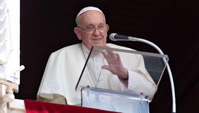 Switzerland invites pope to global peace summit