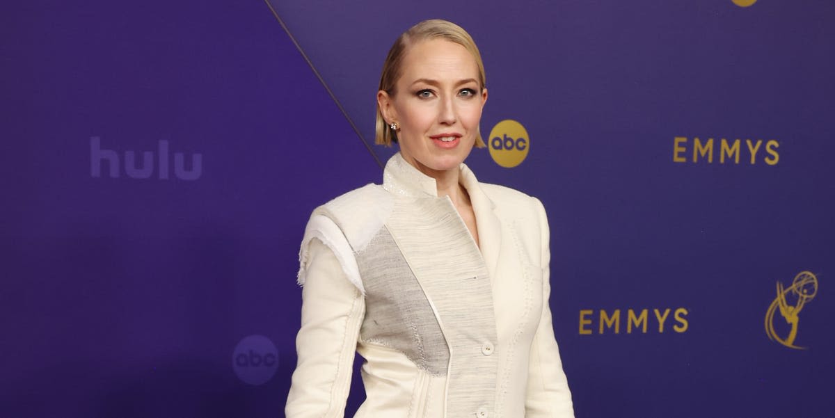 Carrie Coon Was Almost Unrecognizable in a Blonde Bob On the Emmys Red Carpet