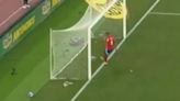 Chile striker scores controversial goal against Bolivia