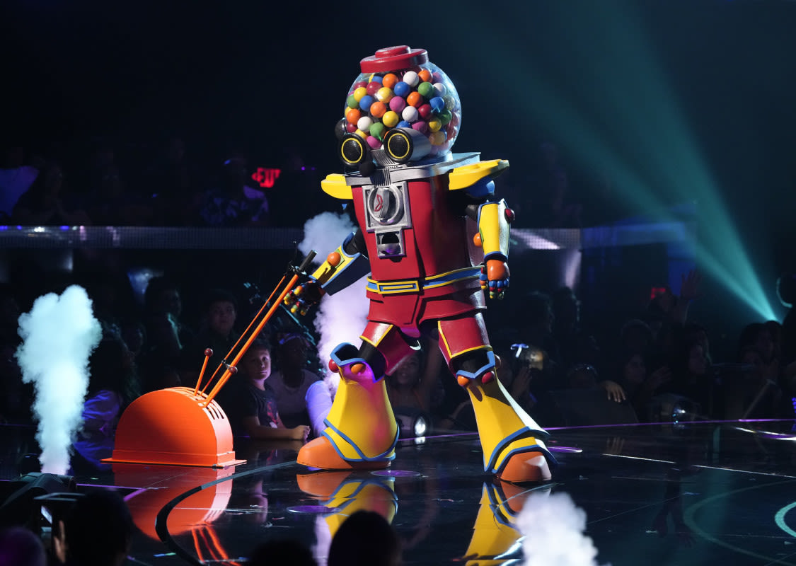 Watch 'The Masked Singer's Jenny McCarthy Wahlberg Guess a 'Ted Lasso' Star Behind Gumball