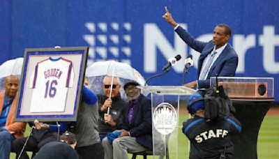 As Mets retire his No. 16, Dwight Gooden tells fans he wanted to `make things right with you guys'