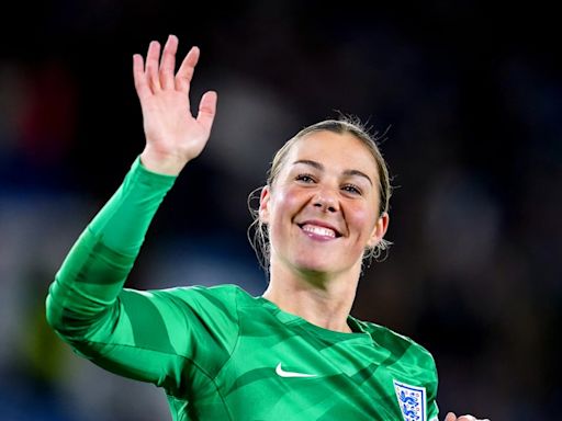 England goalkeeper Mary Earps joins Paris St Germain following Man Utd exit